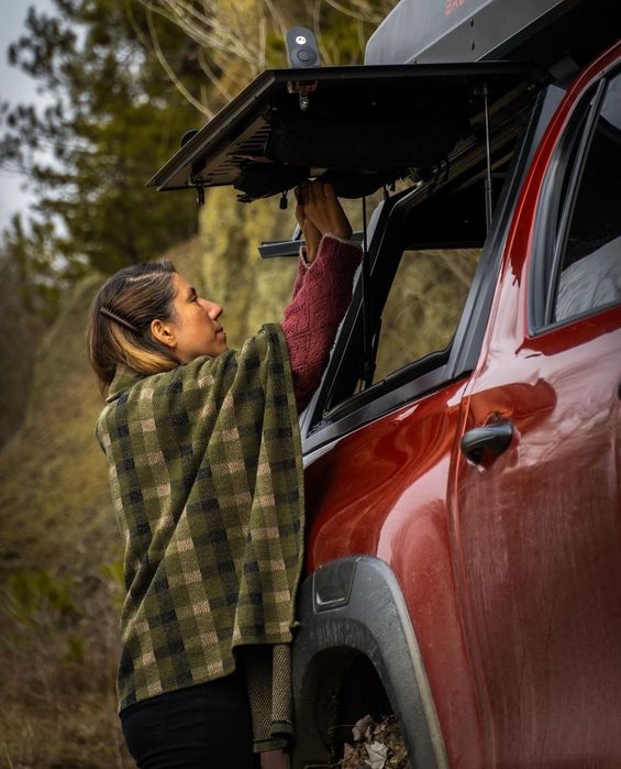 Hardtop zabudowa paki stalowa Toyota Hilux powłoka LINE-X