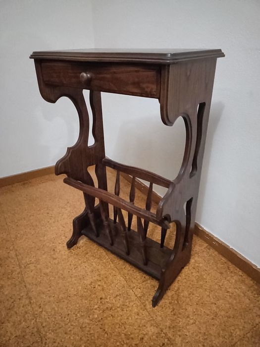 Móvel apoio em madeira