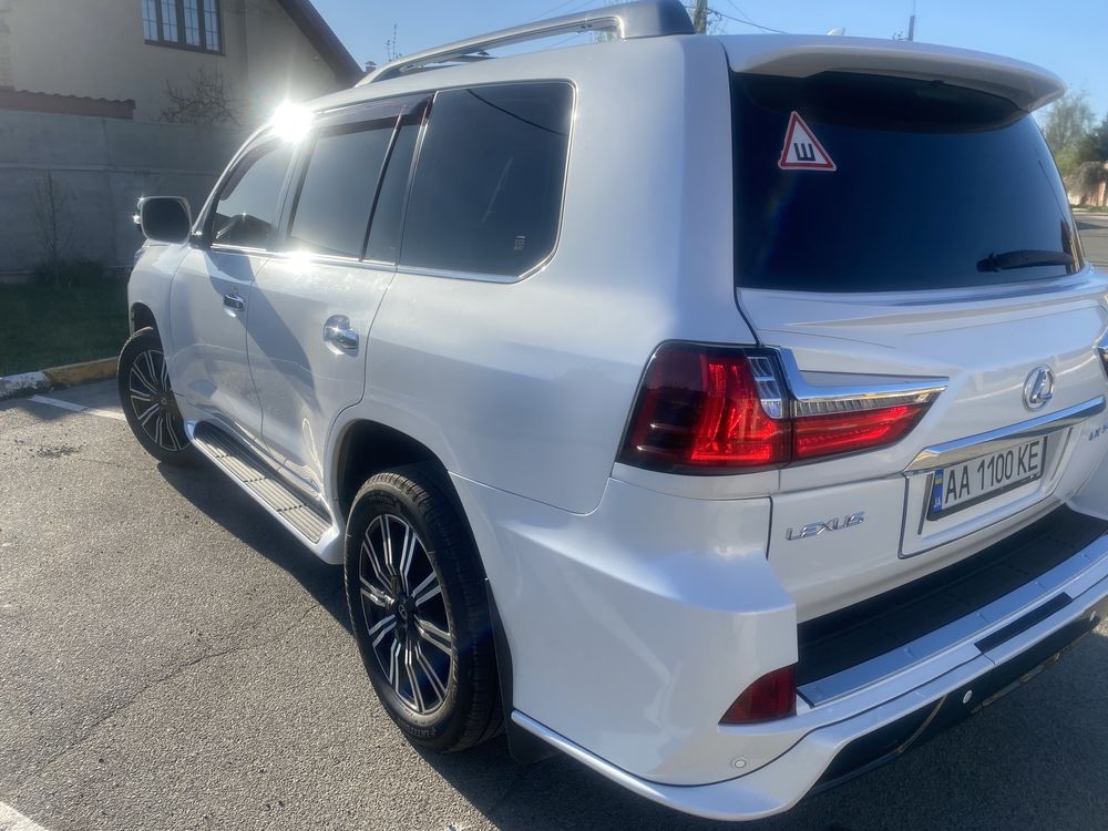 Lexus LX 570 …