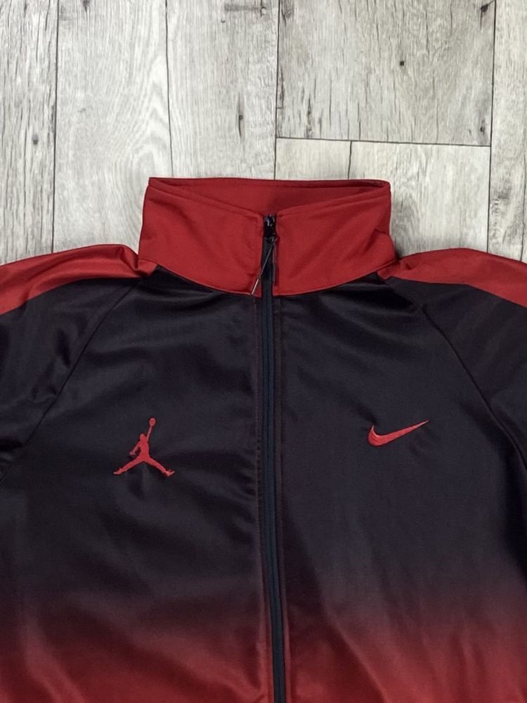 Nike jordan кофта олимпийка L размер спортивная красная