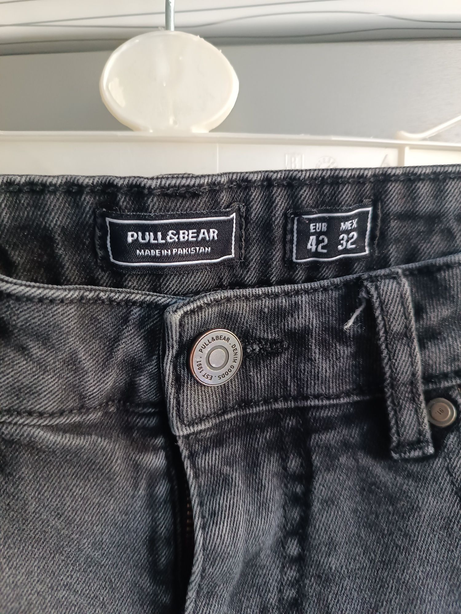 Spodenki męskie jeans PULL Bear- 42/32 czarne.Bdb
