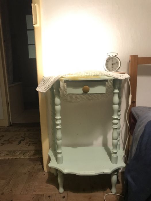 Pequeno movel de madeira