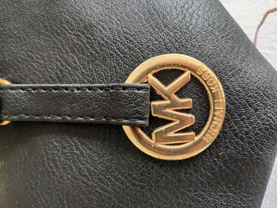 Сумка Michael Kors. Чорного кольору. Ціна договірна.