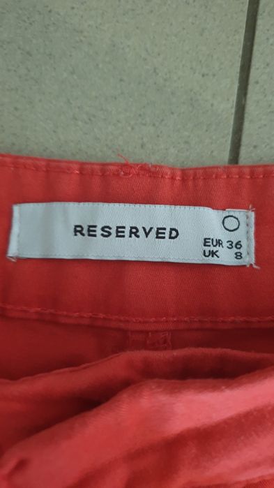 Świetne czerwone chinosy