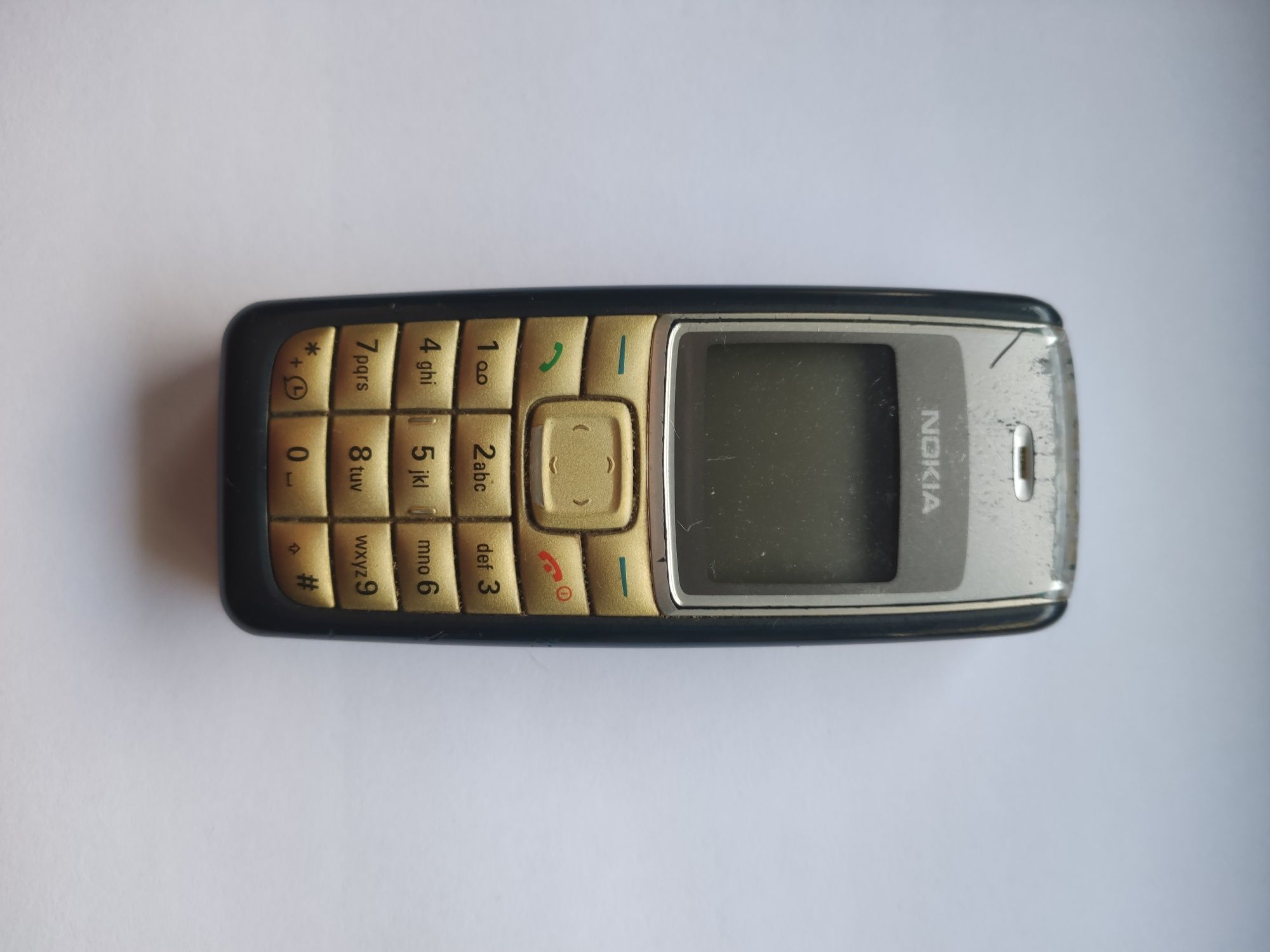 Conjunto de telemóveis antigos da Nokia e LG (ler descrição)