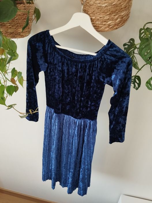 Niebieska, welurowa sukienka z dłuższym rękawem, plisowania r. 36 Elfi