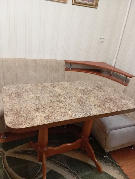 Продам кухонний стіл розмір 1.10на60см