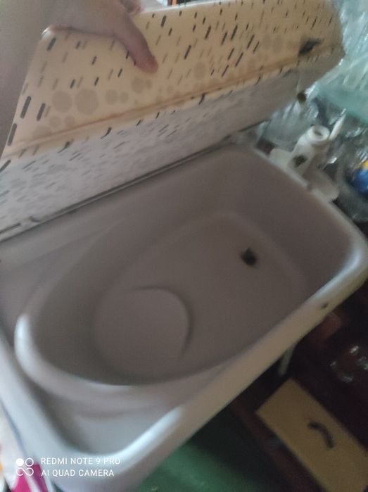 Пеленальный столик с ванночкой,фирмы chicco