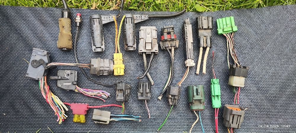 Роз'єми, електричні блоки, проводка авто,  релешки, Opel frontera B