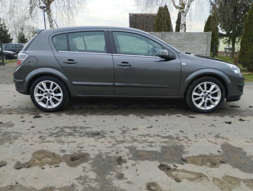 Opel Astra H Lift 1.8 140km Xenon pół skóry 2009r bardzo ładna