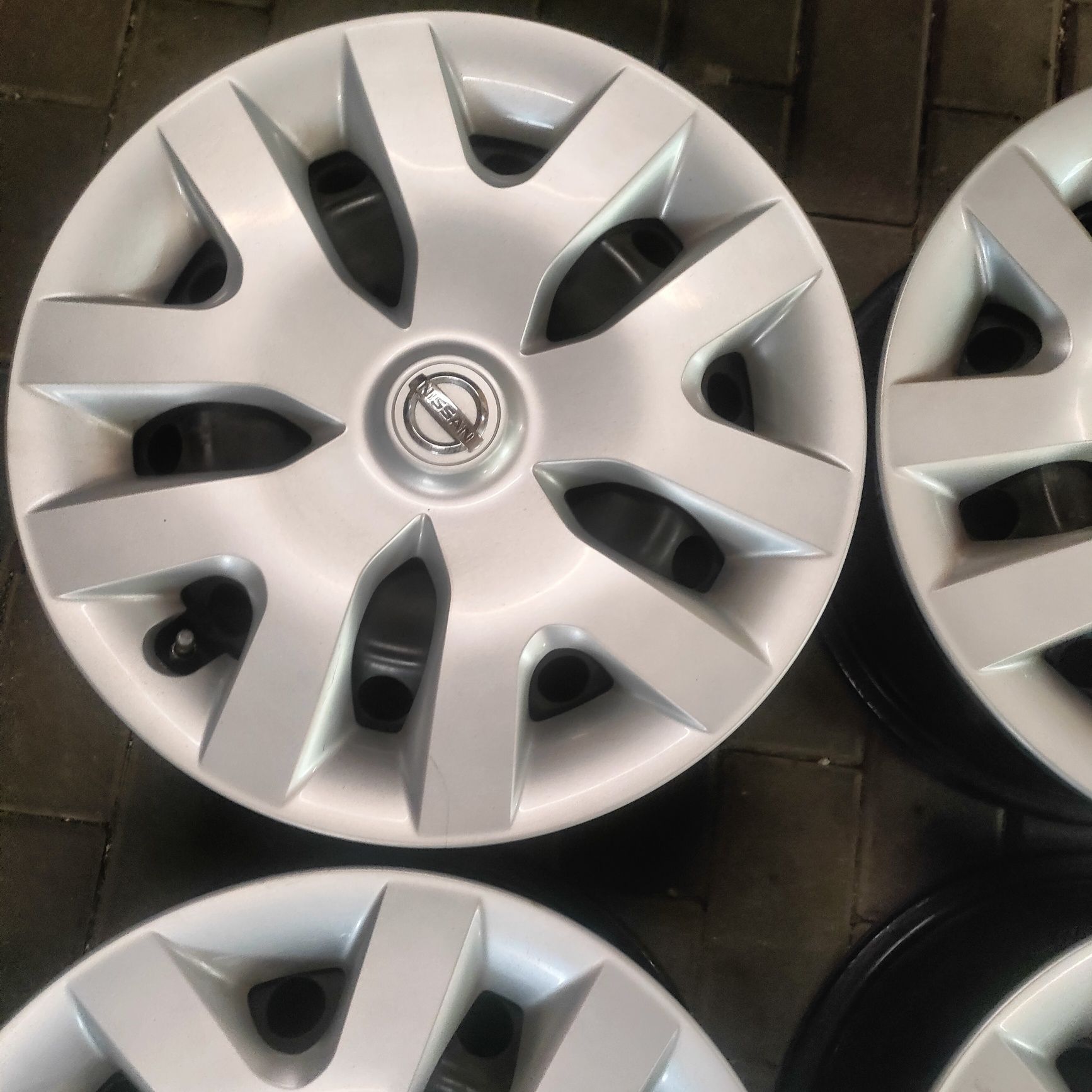 Komplet felg stalowych Nissan Qashqai z kołpakami TPMS 16"5x114,3