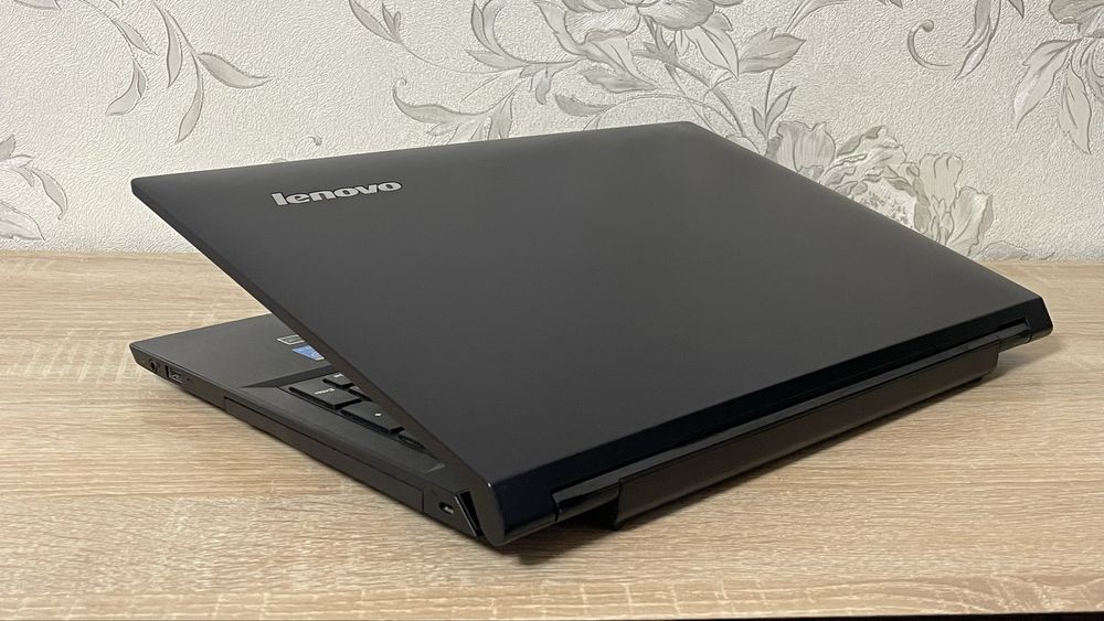 Ноутбук Lenovo B50-80 / 8 GB RAM / Intel Core i3 / SSD / Ідеал