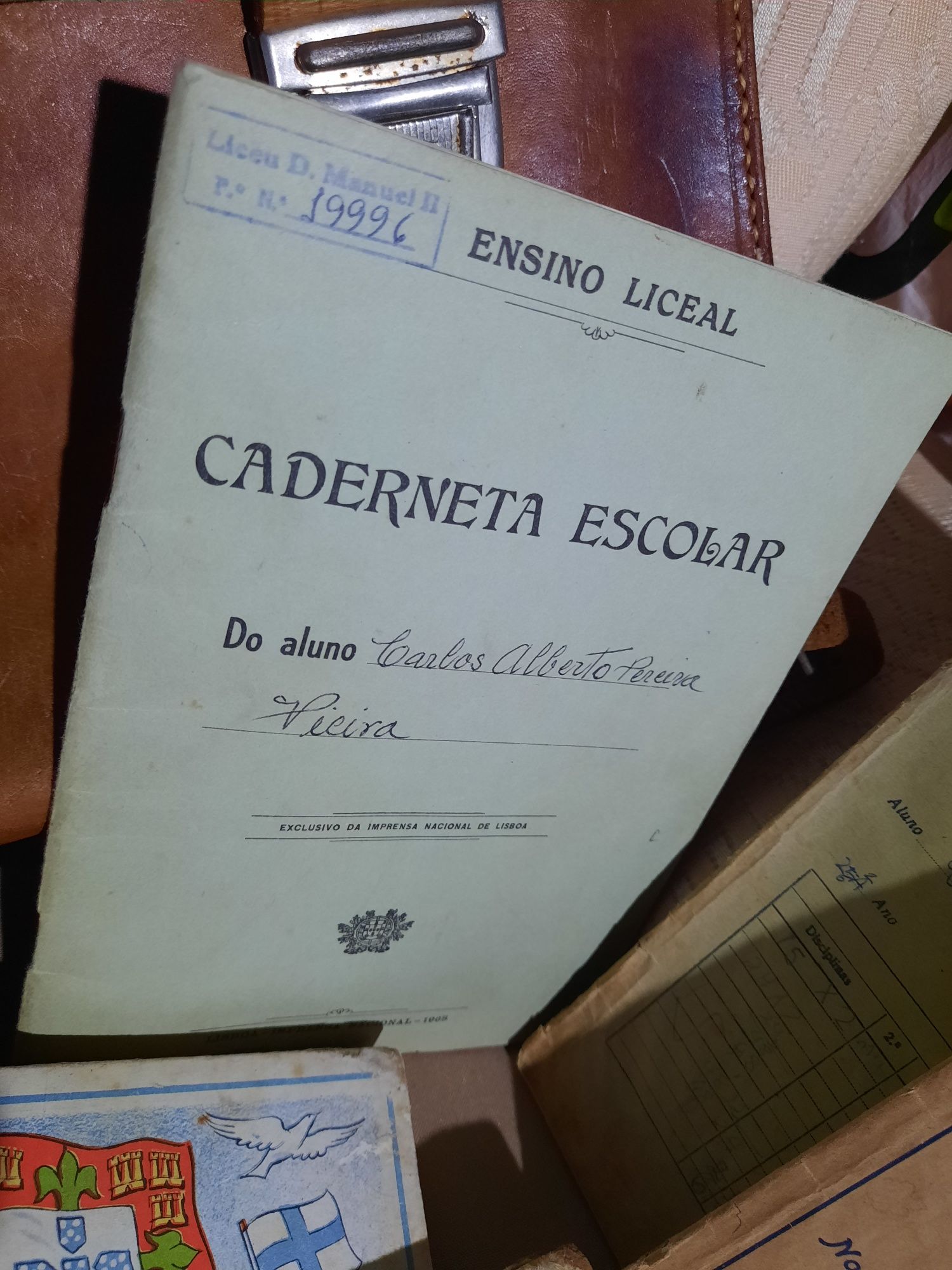 Pasta escolar de costas antiga com livros  cadernos autêntica raridade