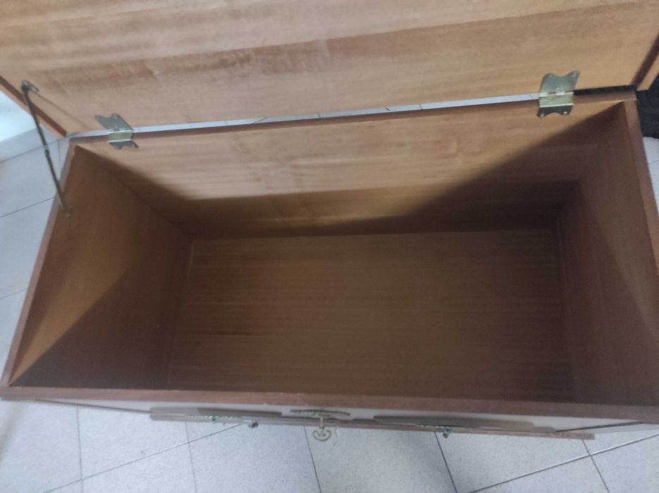 Arca em Madeira Antiga