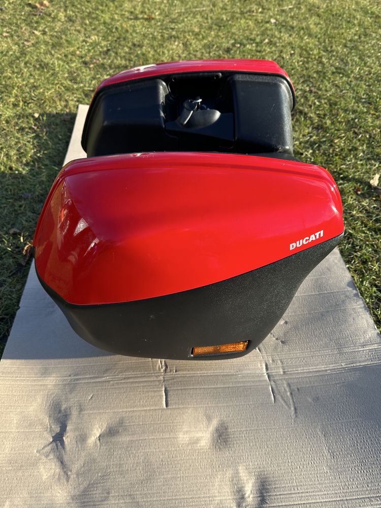 DUCATI kufry boczne kompletne + kierunki