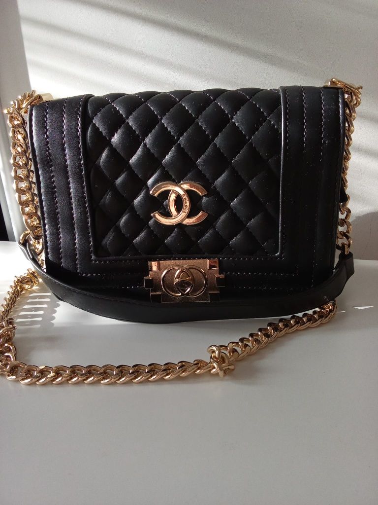 Perfect vintage  retro leather cross body bag Chanel great condition