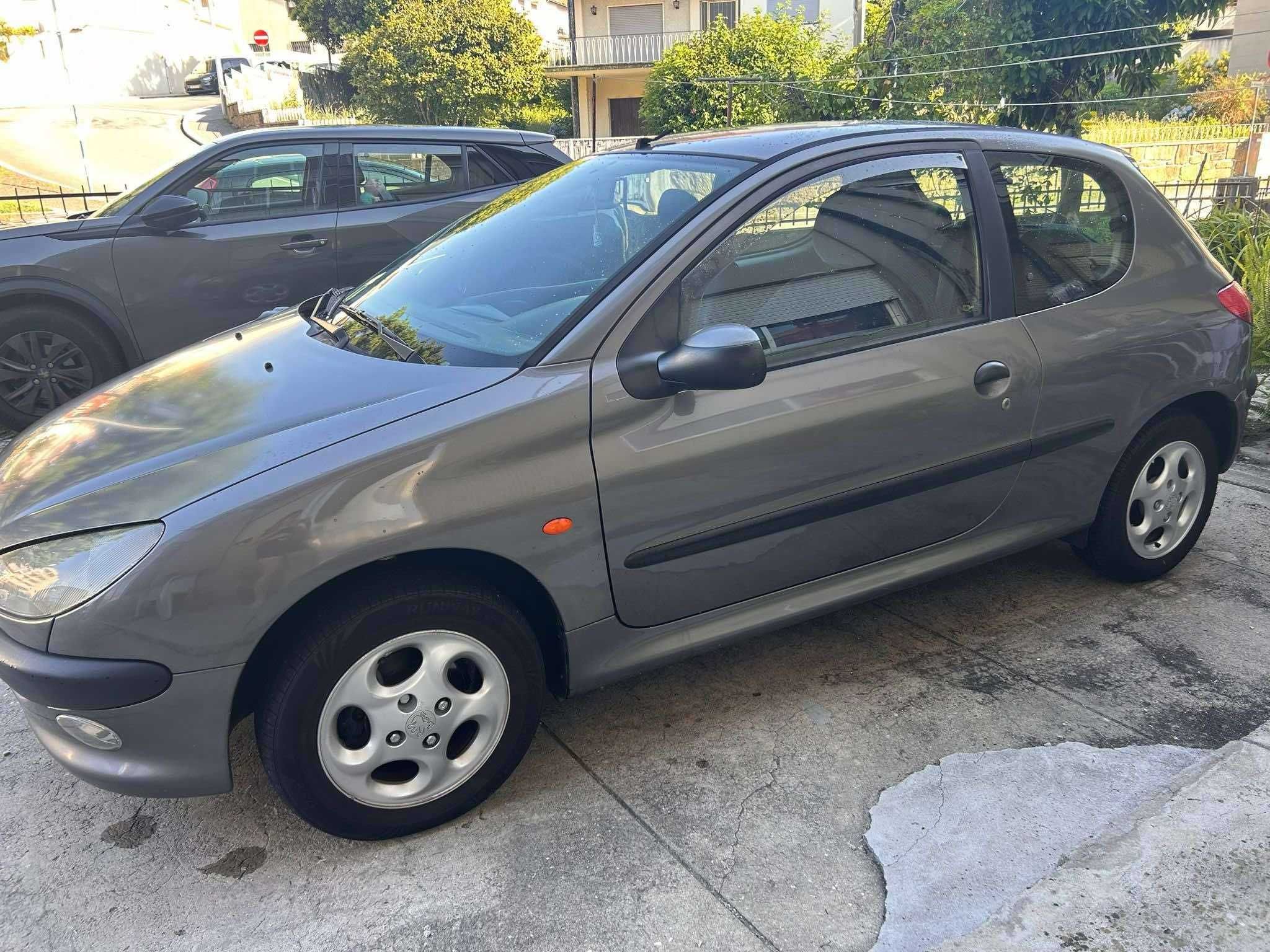Carro Peugeot 206