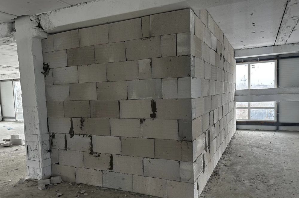 штукатурка стін гіпсова  та вапняно-цементна, стяжка підлоги