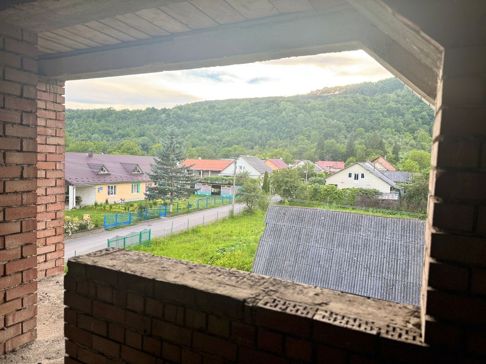 Земельна ділянка із домом