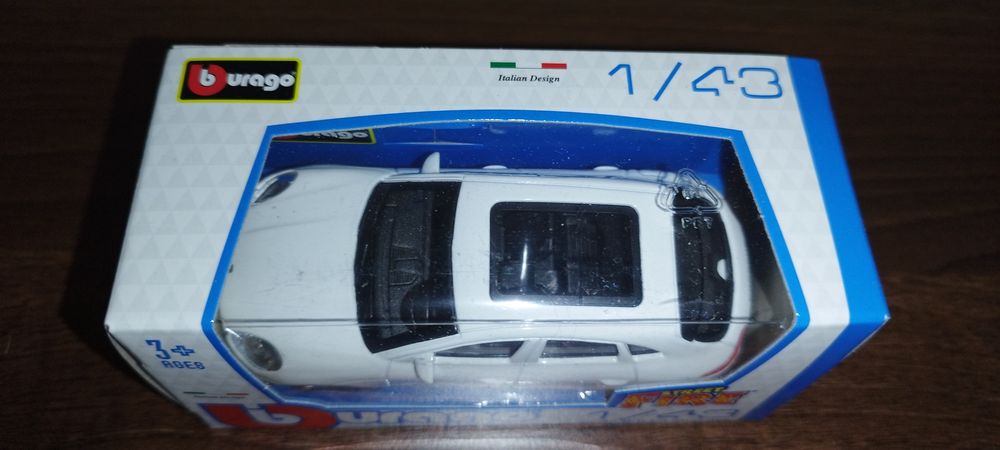 Bburago Street Fire Porsche Macan White, skala 1:43 Burago.