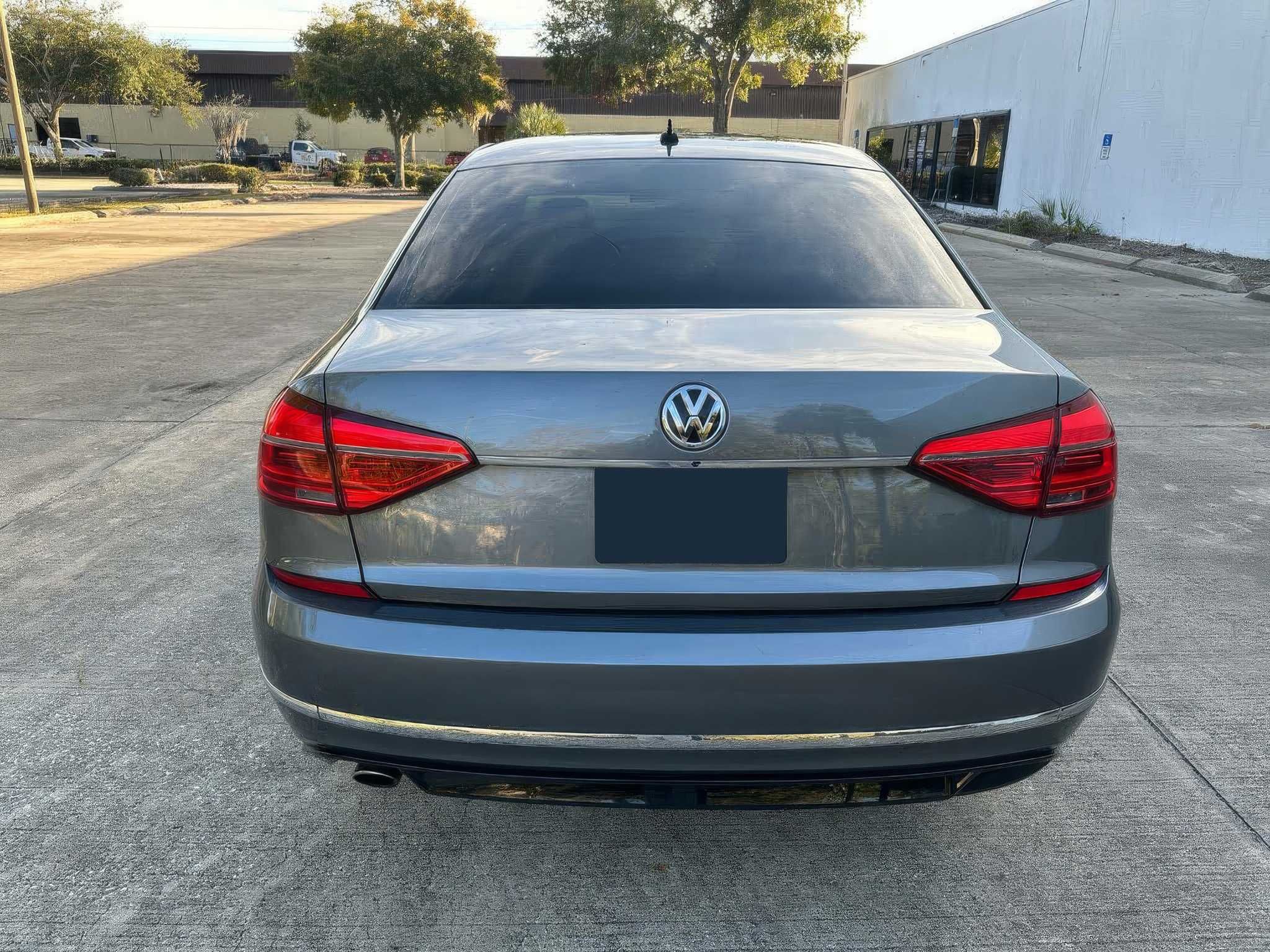 2016 Volkswagen Passat R-Line