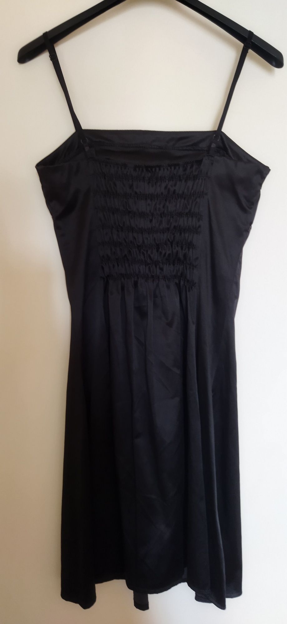 Vestido em cetim preto 36