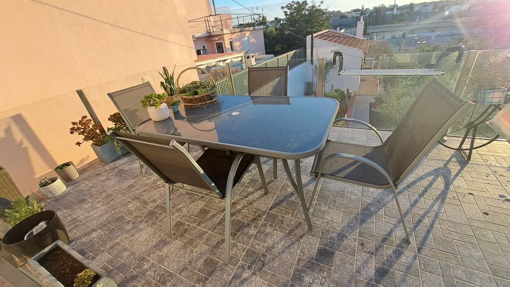 Mesa de jardim e 4 cadeiras