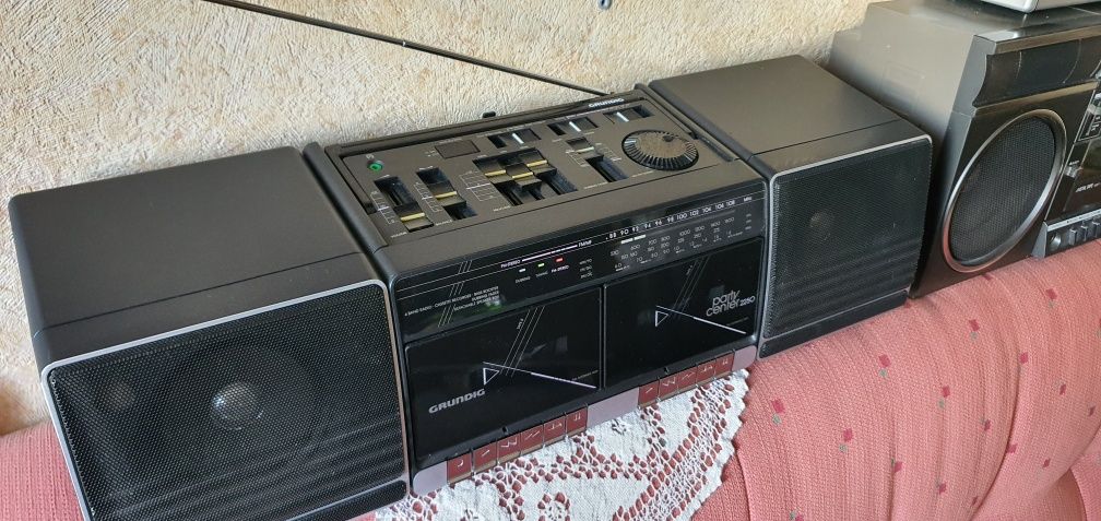 Radiomagnetofon GRUNDIK