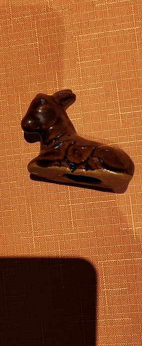 Porcelanowa figurka osiołek