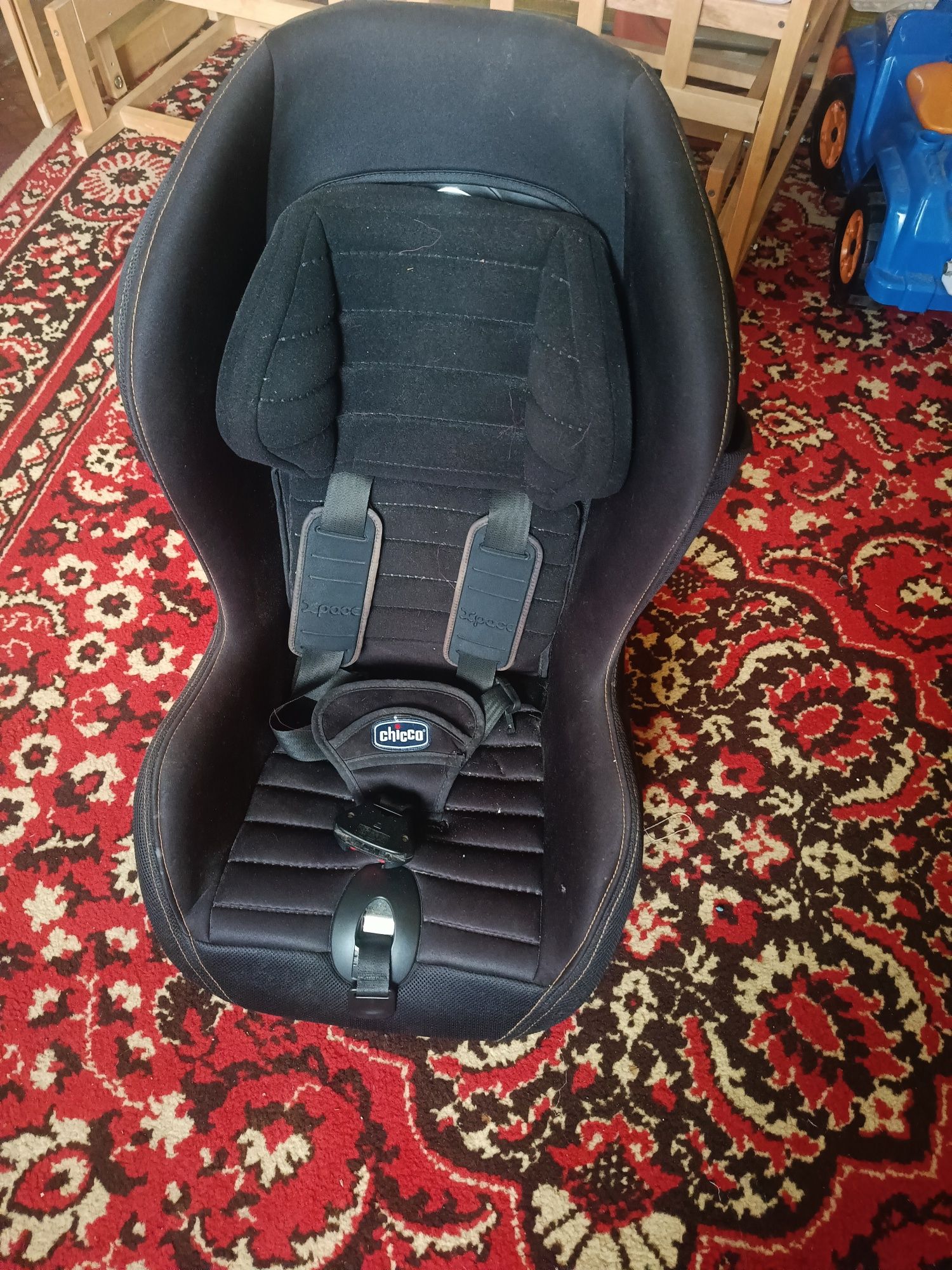 Продам дитяче автокрісла Chicco 9-18 кг у гарному стані з ізофіксом