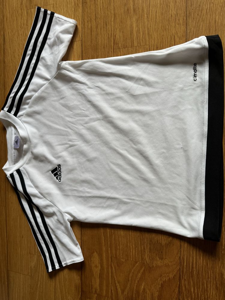 T shirt adidas tamanho 9/10 anos