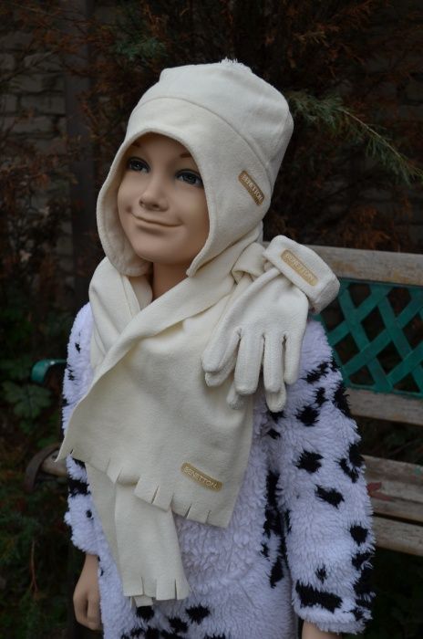Бенеттон фирменная шапочка,шарфик и перчатки для девочки