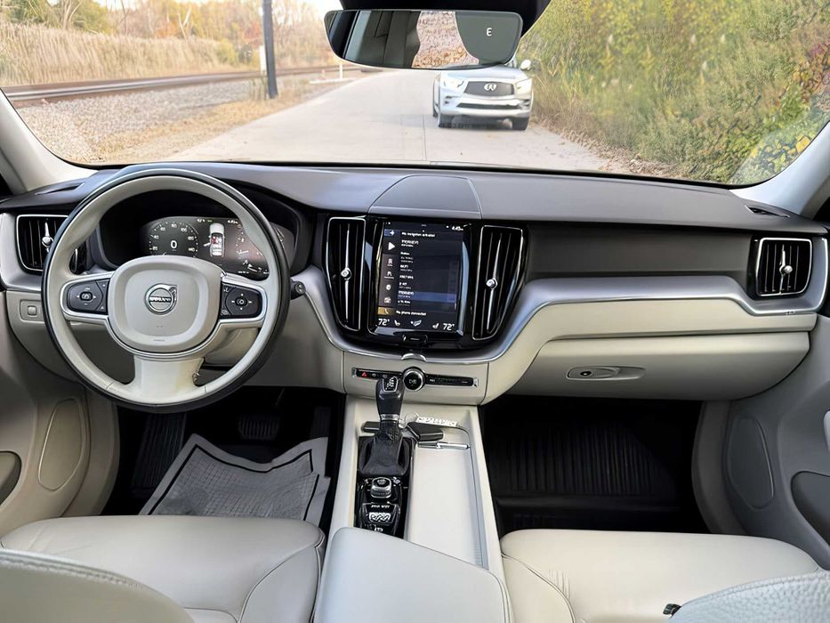 Volvo XC60      2020