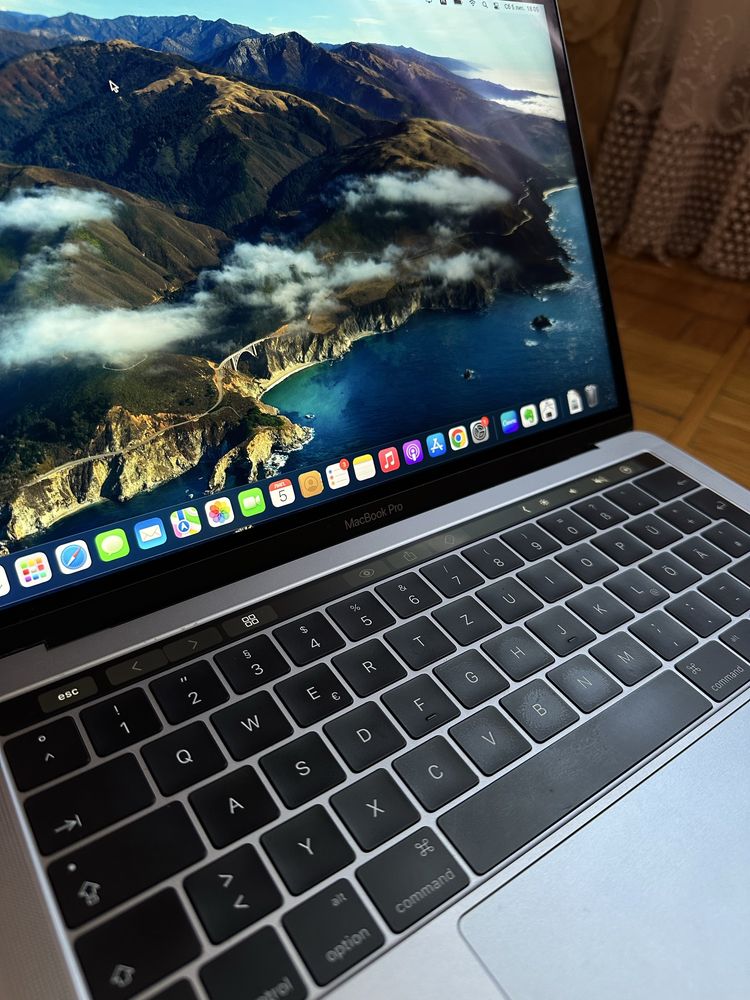 Macbook Pro 13 2016 Touchbar 8/256GB A1706/макбук про з тачбаром