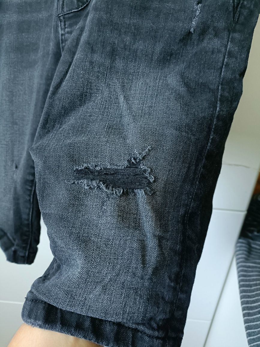 Spodenki jeansowe czarne szorty przecierane z dziurami r.152 gumowe