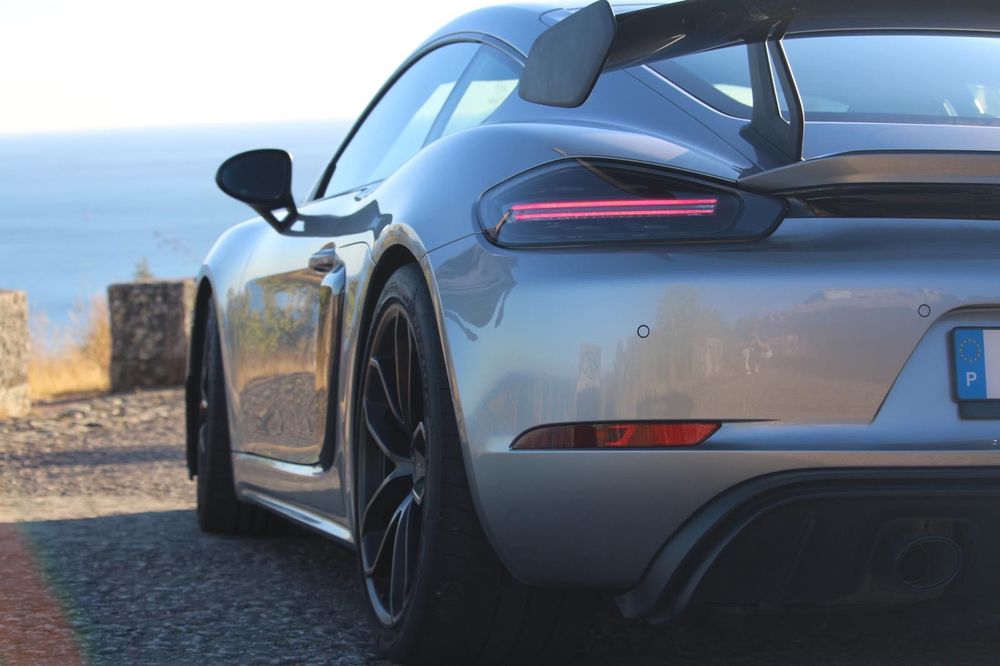 Porsche 718 cayman GT4
