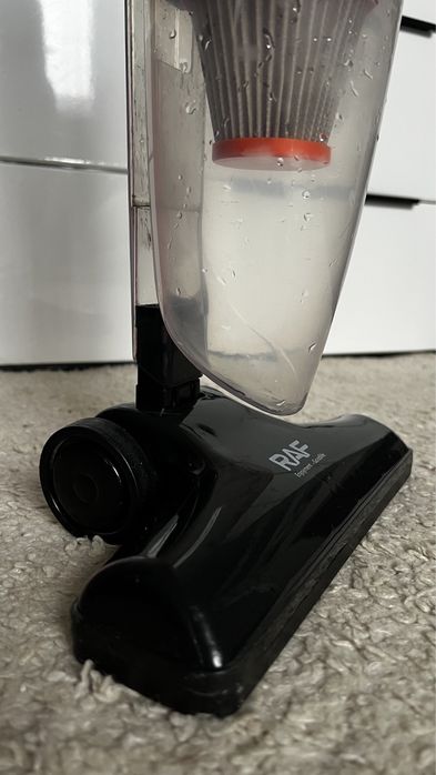 Пилосос вертикальний