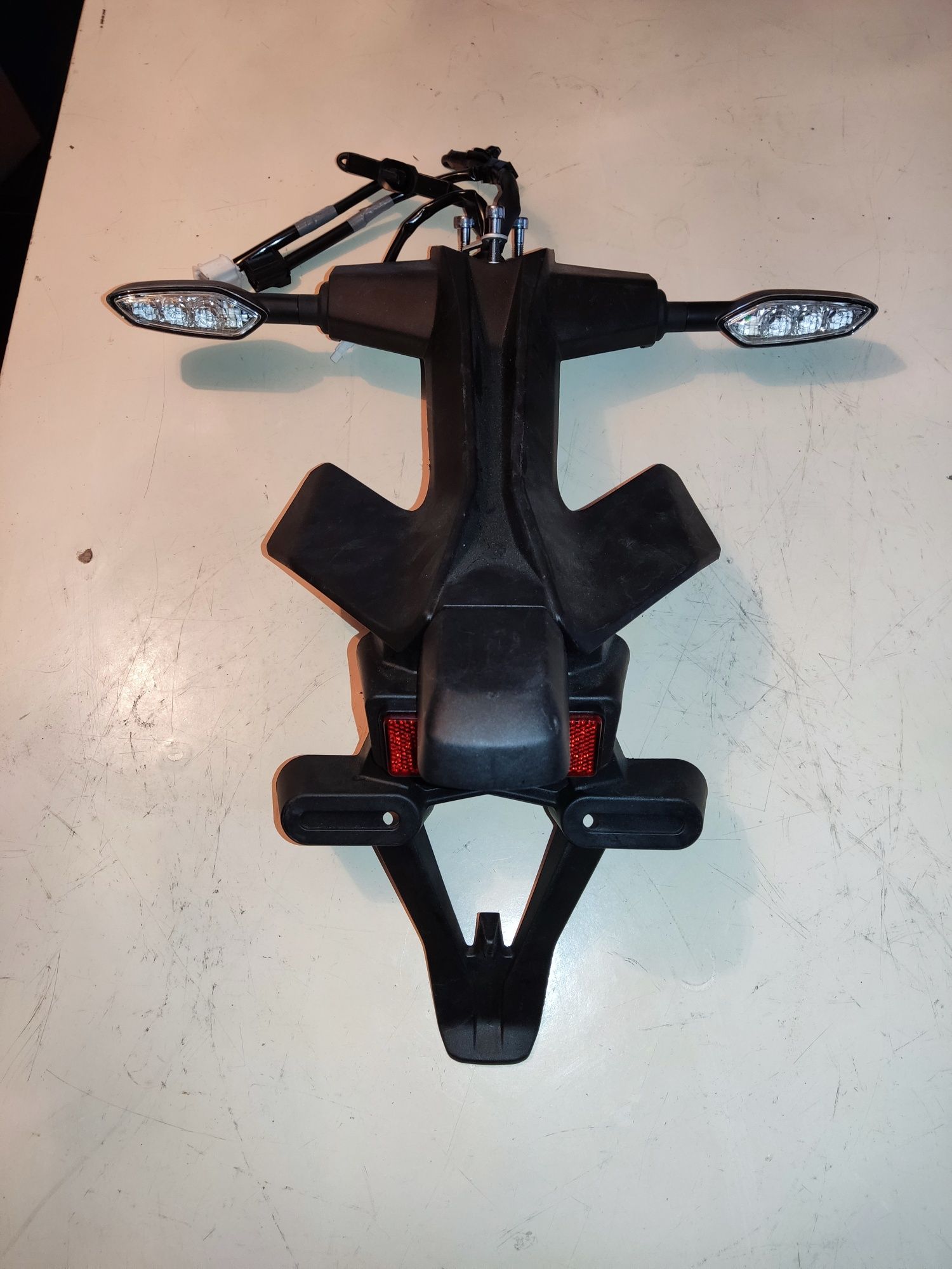 Yamaha R1 R1M RN 32 65 uchwyt kierunkowskazy
