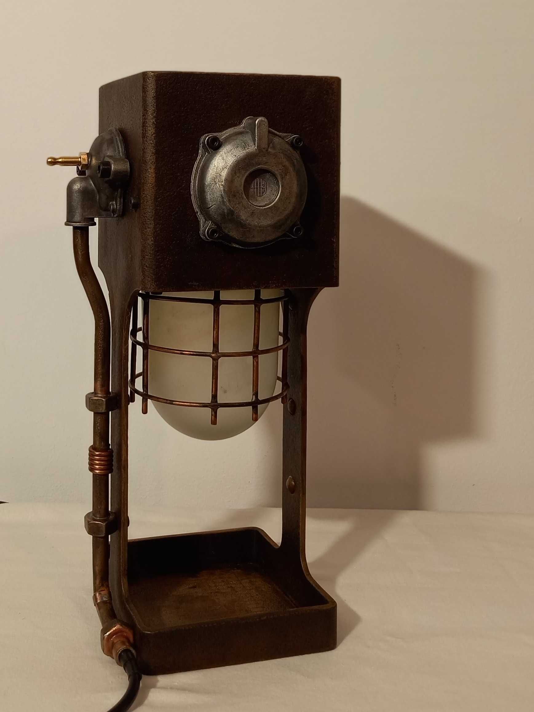 Zegar stołowy z lampą. Handmade Industrial steampunk.