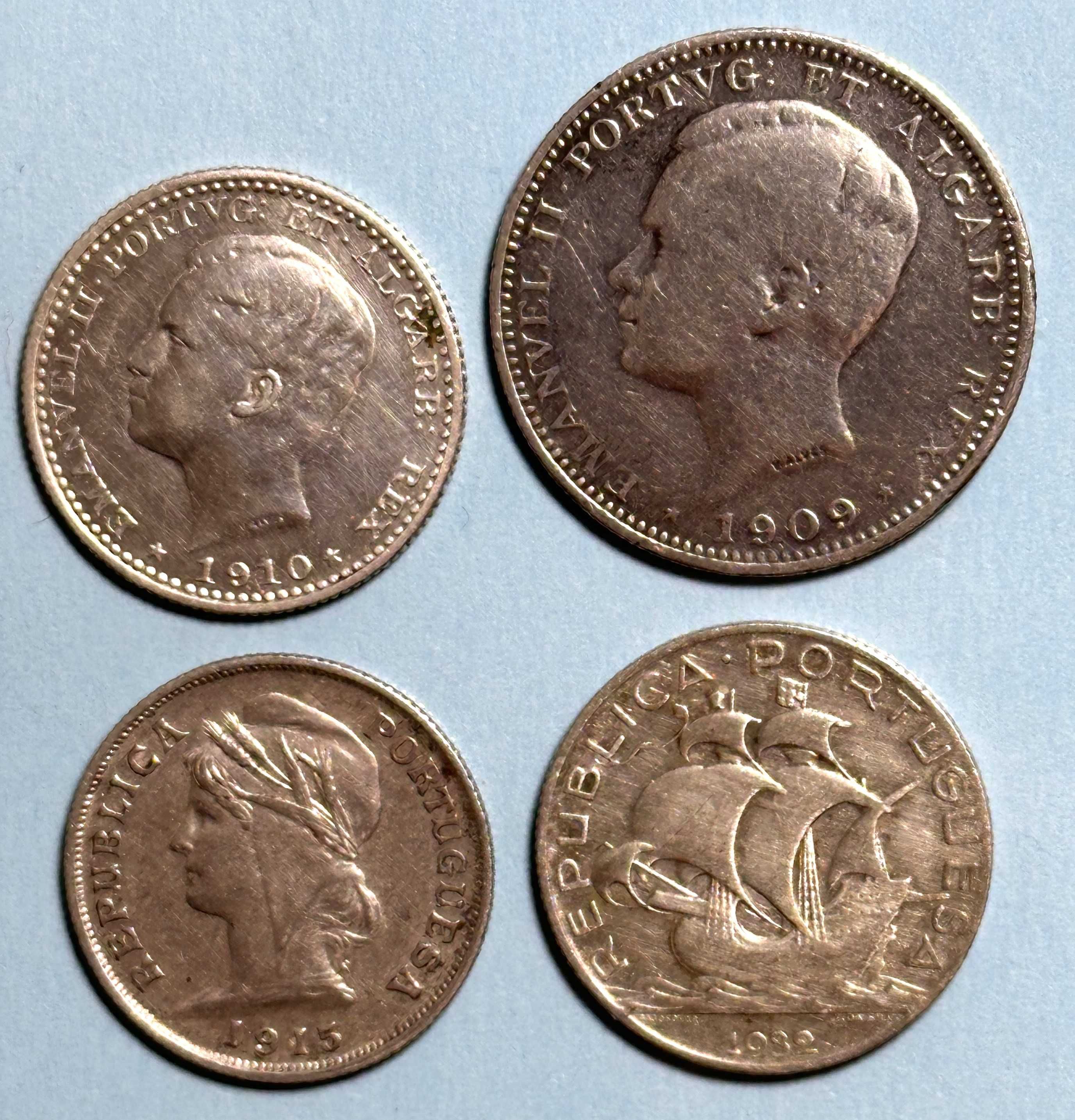 4 moedas: 100 réis 1910;200 réis 1909;10 cent 1915 e 2,50 escudos 1932