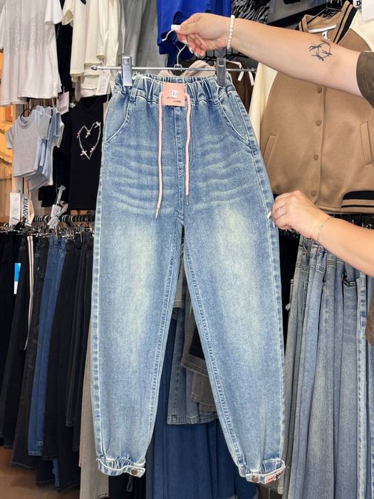 Нові джинси на дівчинку