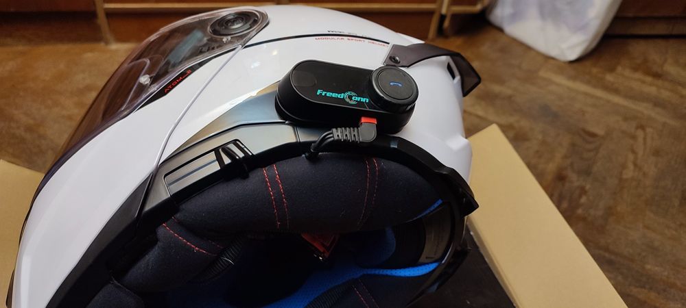 Продам мотошолом MT Atom 2