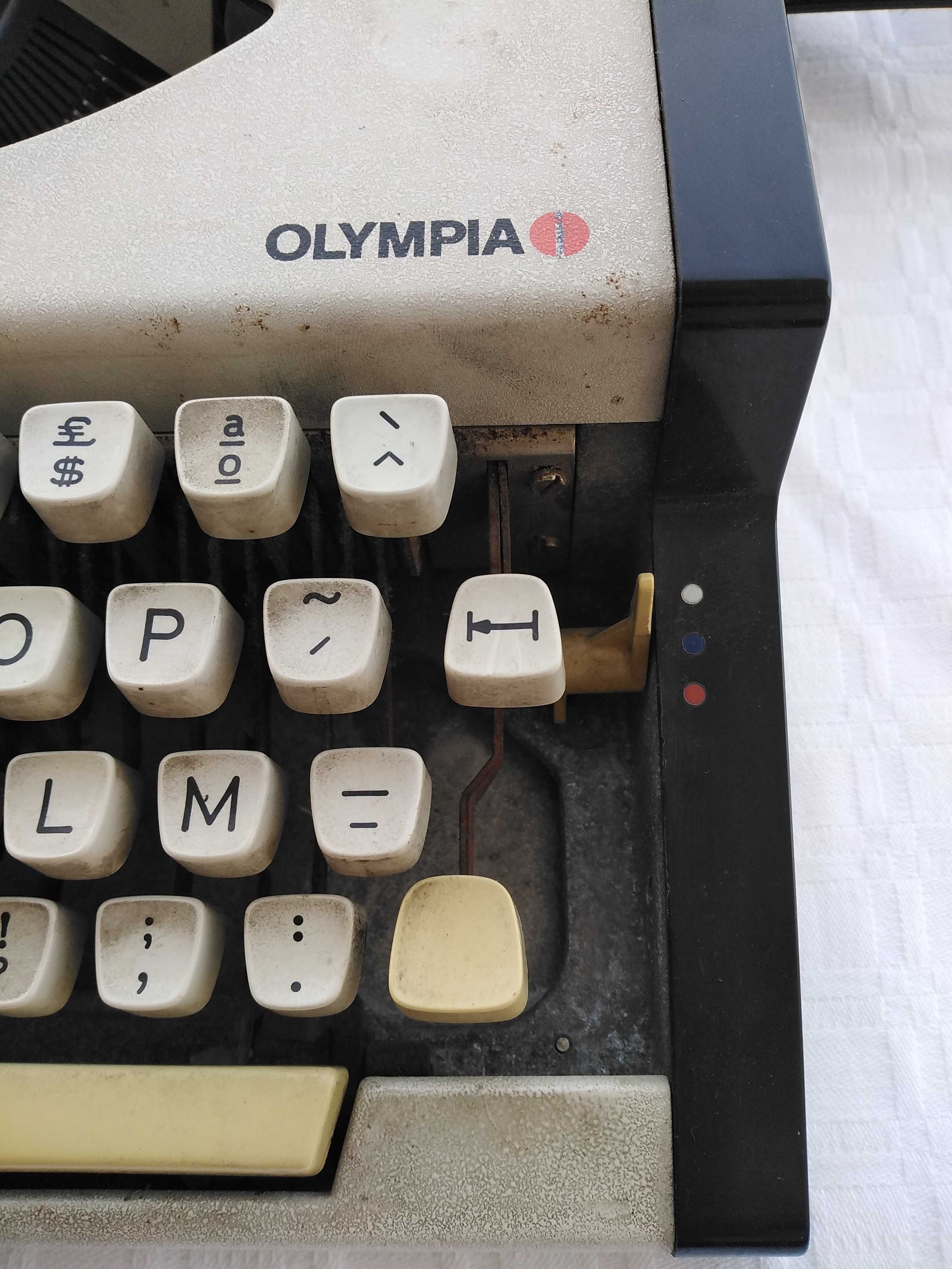 Máquina de Escrever Olympia Traveller Deluxe