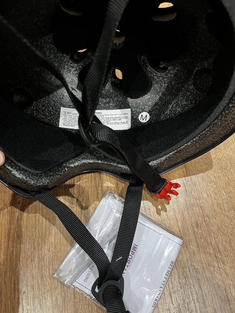 Kask typu orzech czarny mat rozmiar M