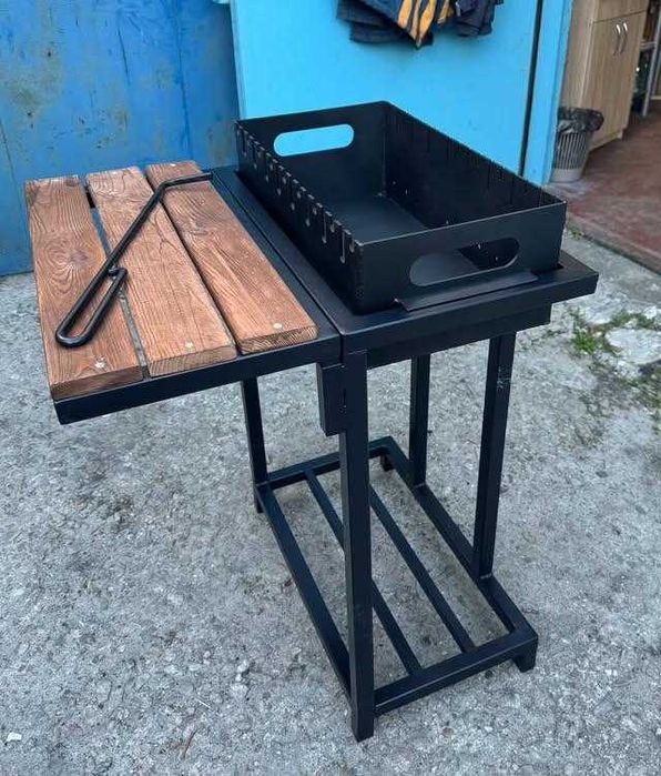 Мангал складний із боковим столиком на 8 шампурів