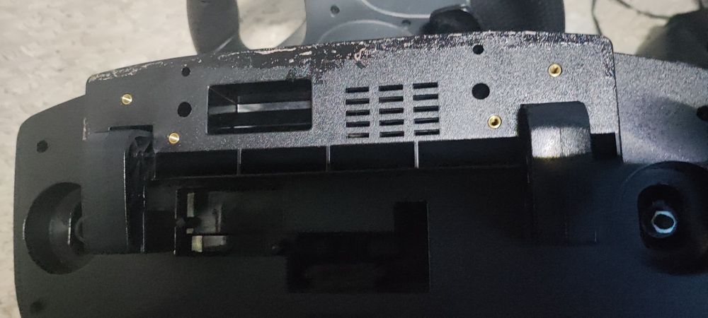 Logitech Momo Racing руль