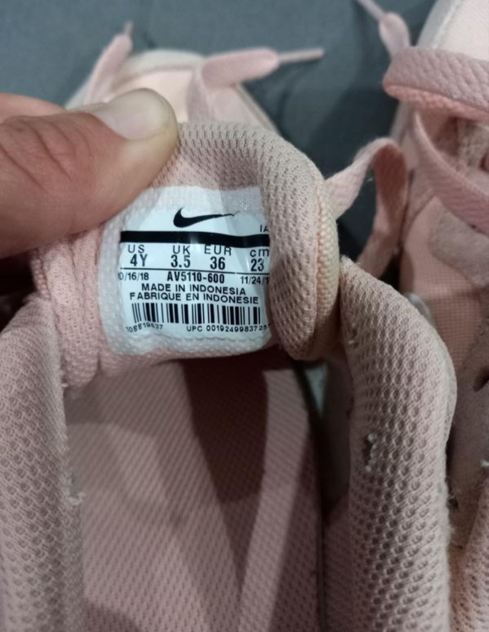 Кросівки на дівчинку Nike