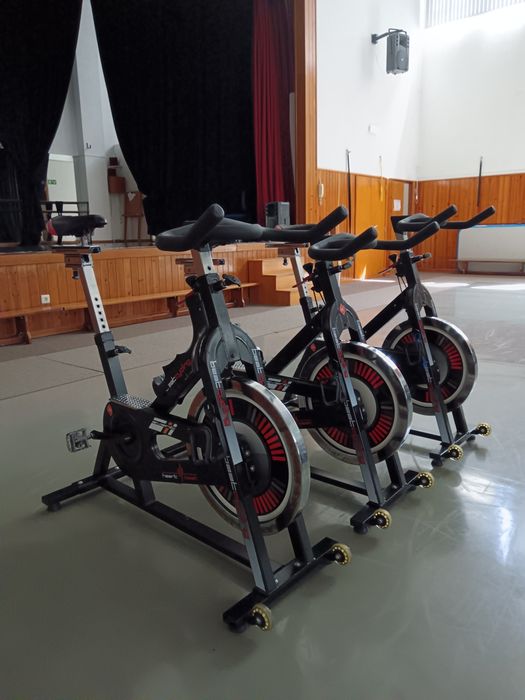 Bikes cycling e Banco Supino