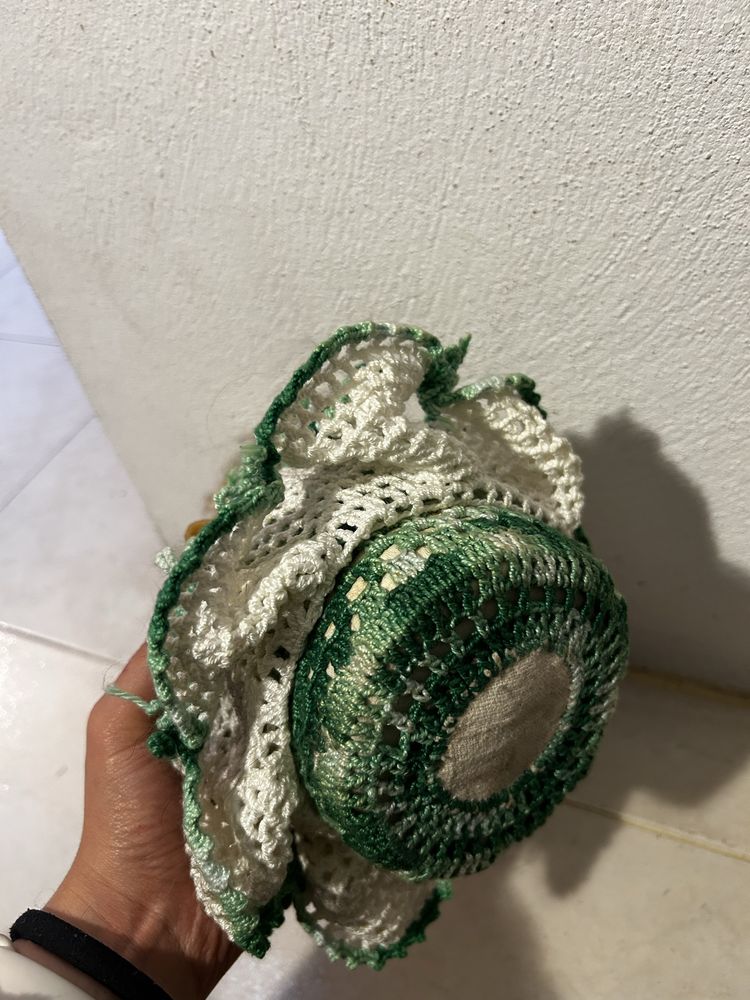 Boneca com vestido feito em croche