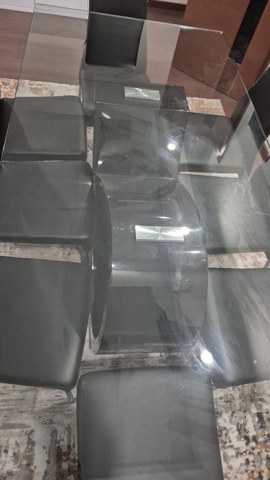 Mesa de jantar e cadeiras